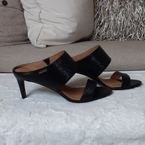 NWOT Calvin Klein Low Heel Pump 7